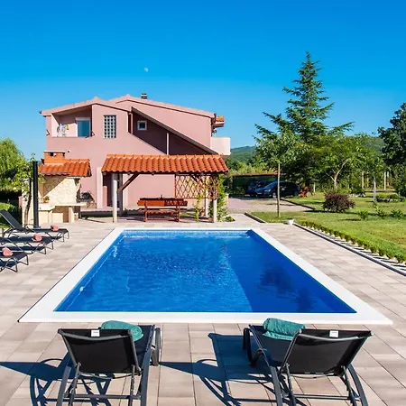 Dola Near Split - Private Pool, Orchard, Peace 빌라