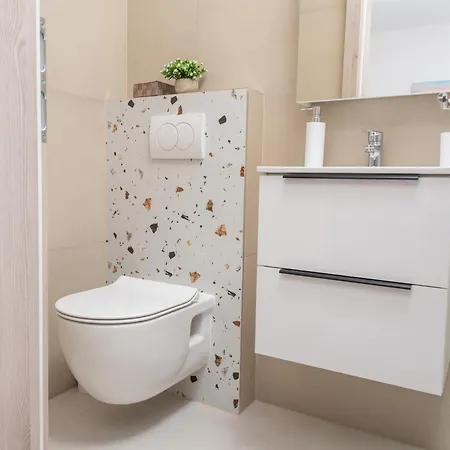 Dola Near Split - Private Pool, Orchard, Peace