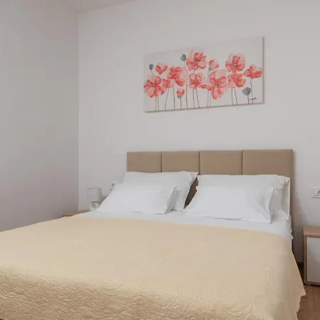 Dola Near Split - Private Pool, Orchard, Peace * Dicmo