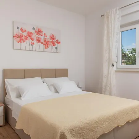 Dola Near Split - Private Pool, Orchard, Peace Dicmo