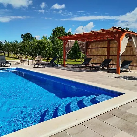 Dola Near Split - Private Pool, Orchard, Peace * Dicmo