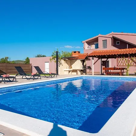 Dola Near Split - Private Pool, Orchard, Peace Dicmo