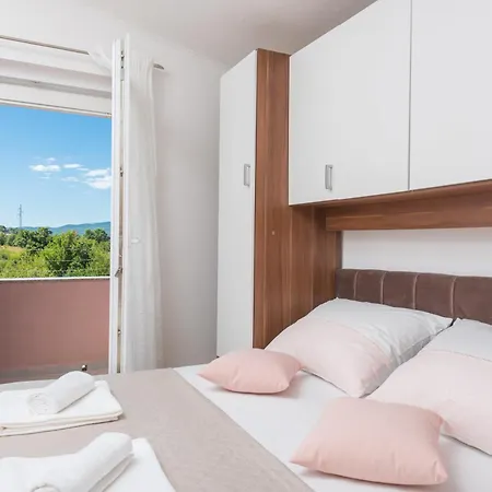 Dola Near Split - Private Pool, Orchard, Peace