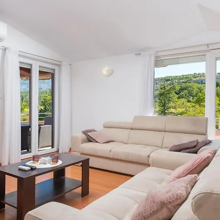 Dola Near Split - Private Pool, Orchard, Peace Villa Dicmo