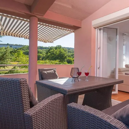 Dola Near Split - Private Pool, Orchard, Peace