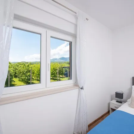 Dola Near Split - Private Pool, Orchard, Peace Dicmo