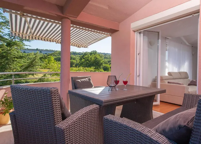 Dola Near Split - Private Pool, Orchard, Peace